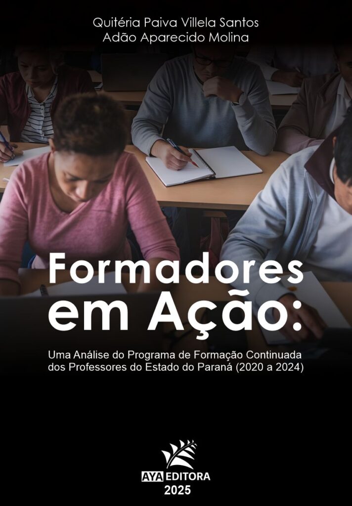 Capa do livro Formadores em Ação, com professores em sala de aula escrevendo em cadernos durante formação continuada no Paraná.